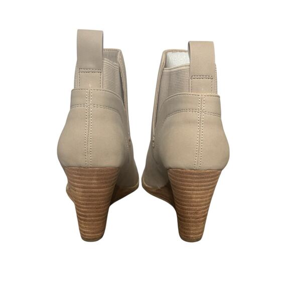 New! DV by Dolce Vita Gerdy Wedge Comfort Bootie in Beige - Size 7 - Picture 8 of 9